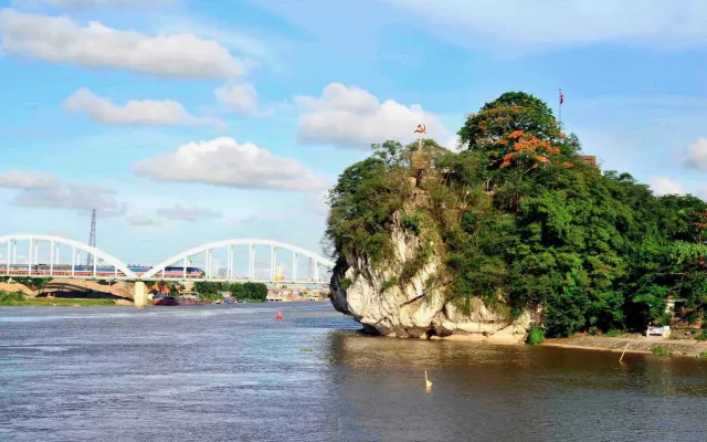 Núi Non Nước (Dục Thúy Sơn) – Bản Giao Hưởng Sơn Thủy Giữa Lòng Cố Đô Ninh Bình