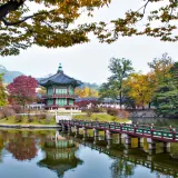 Lầu Hyangwonjeong trong cung Gyeongbokgung mùa thu, Seoul, Hàn Quốc